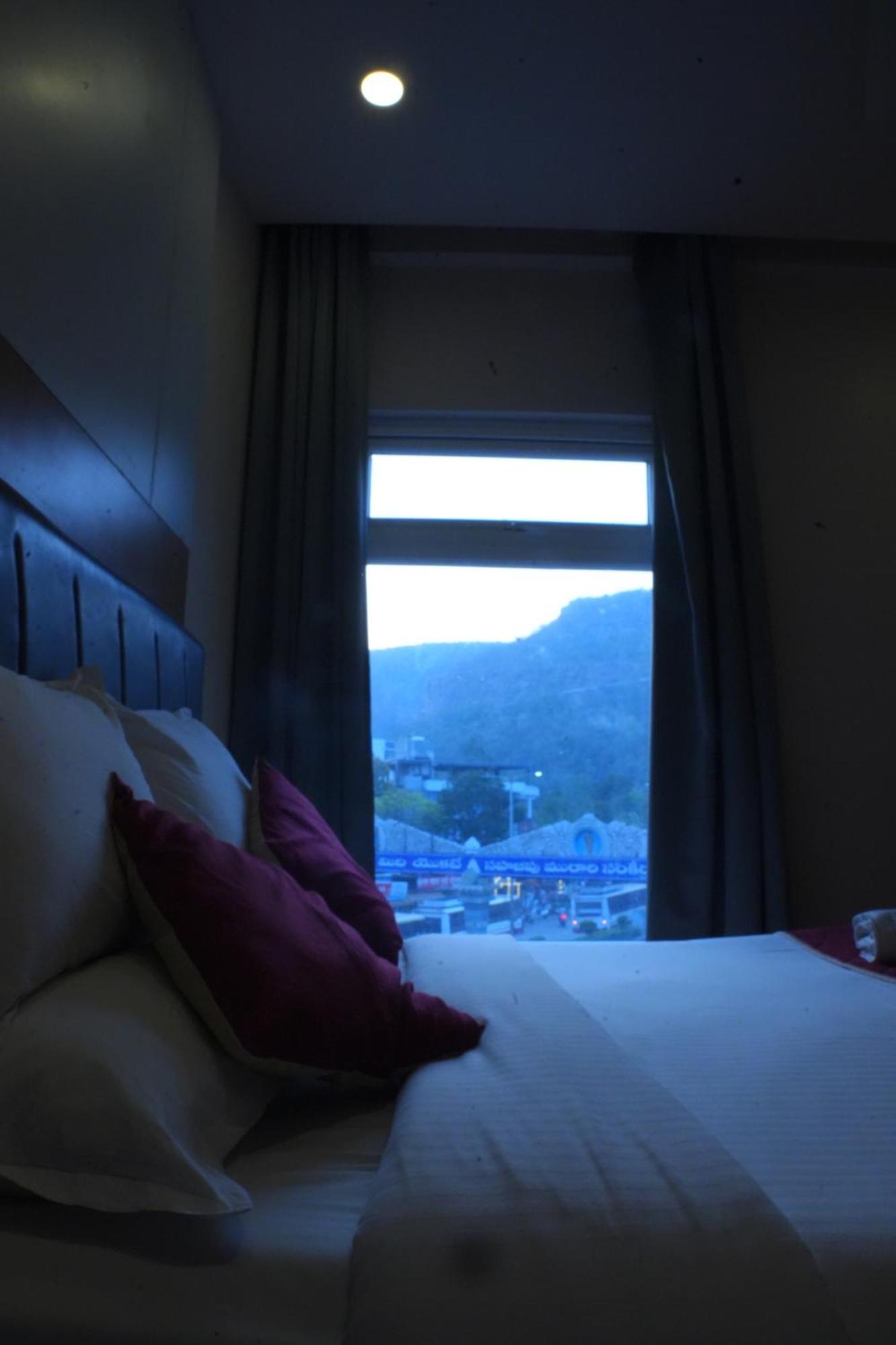 Kvp Golden Inn Tirupati Eksteriør billede