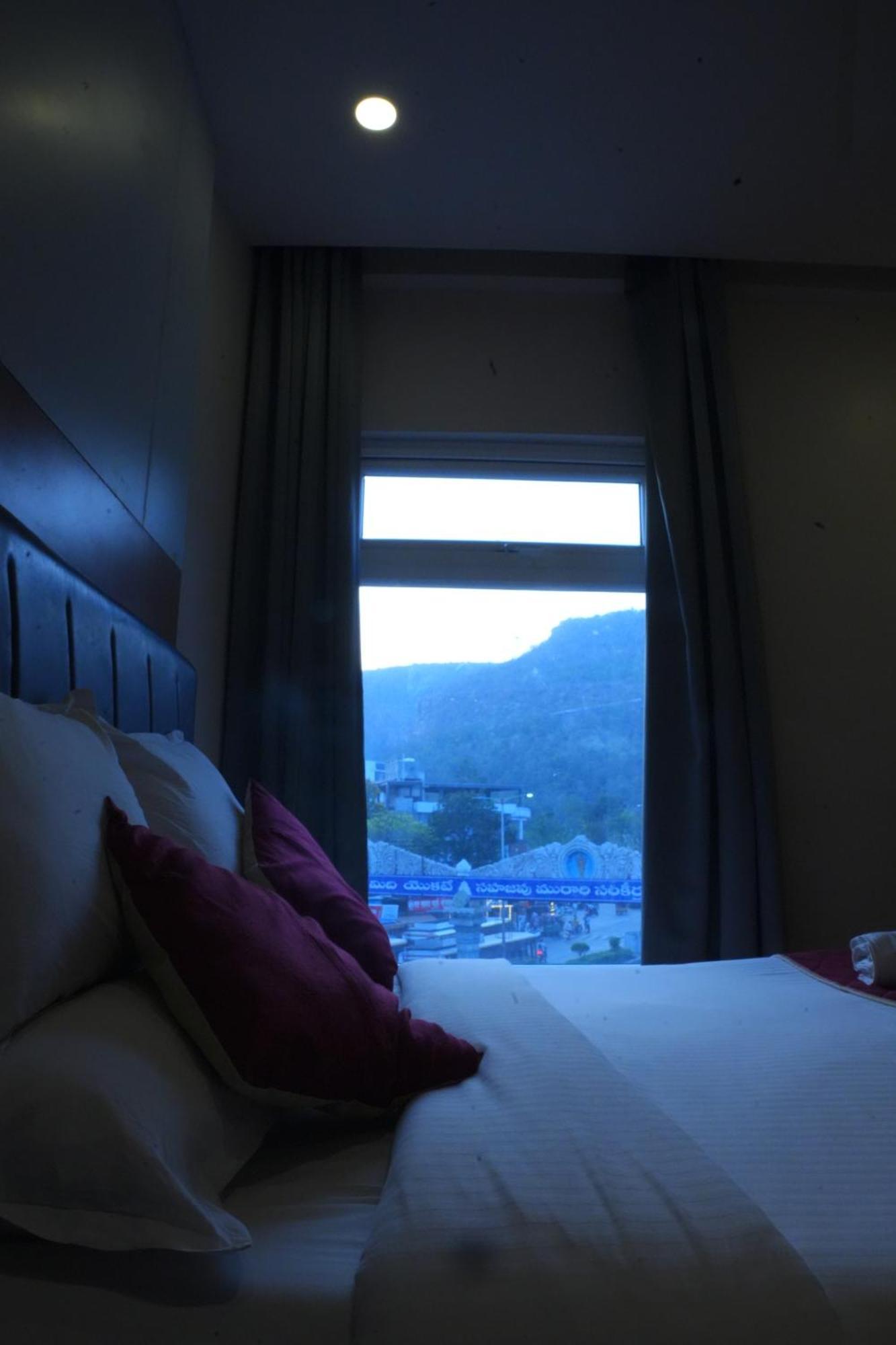 Kvp Golden Inn Tirupati Eksteriør billede